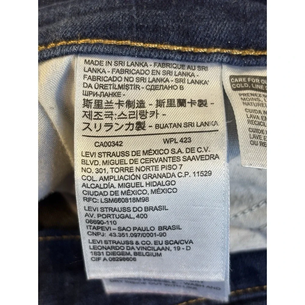 Levi's Women's 27 Dark Wash Bermuda Jean Shorts Jorts Classic Mid Rise Stretch